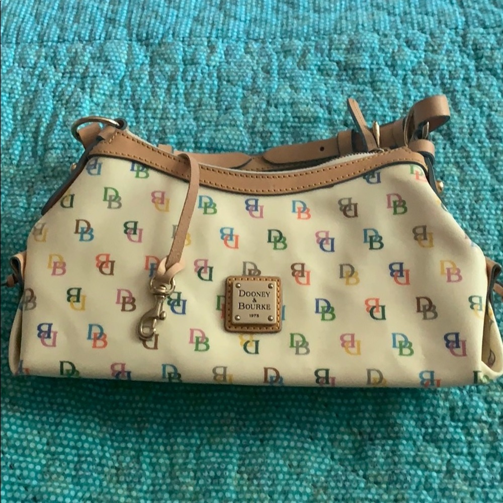 Dooney & Bourke small purse. Great condition!